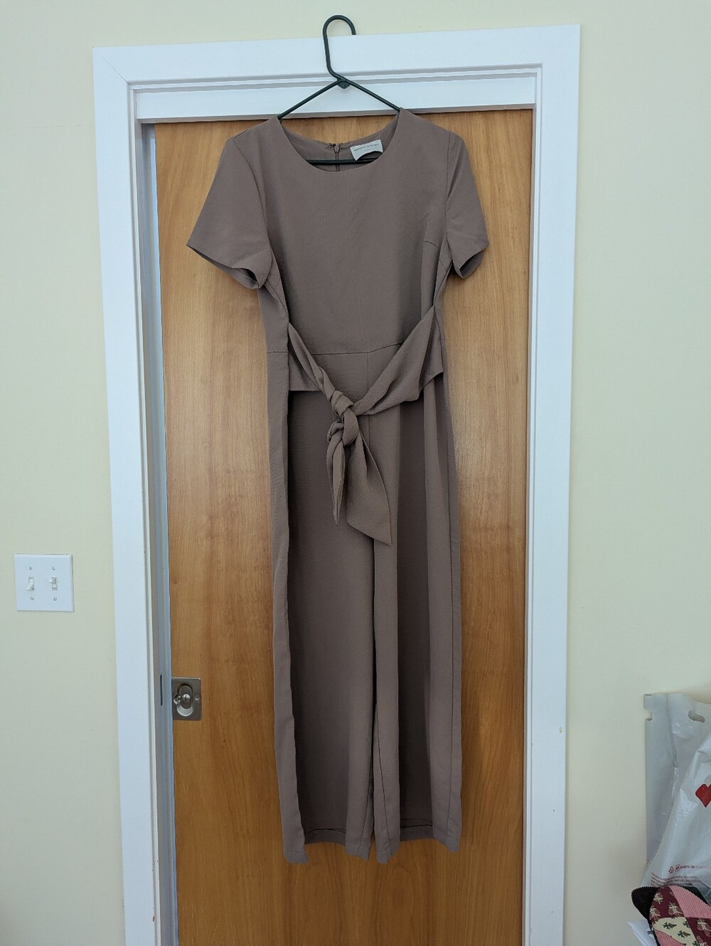 Modern citizen Elegant Taupe Tie-Waist Jumpsuit